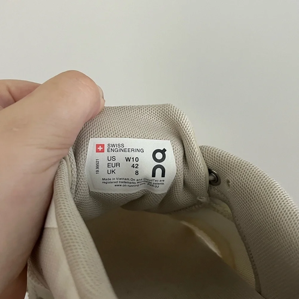 On Cloud Womens Tennis Shoes size 10 - Picture 7 of 7